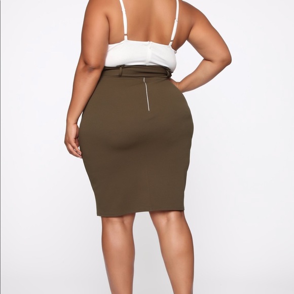 Favorite Memory MIDI Dress - Picture 9 of 10